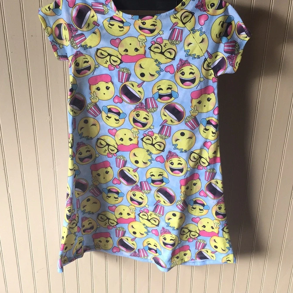 The children’s place nightgown size 5/6 emojis